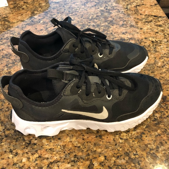 Nike React Art3mis Sneaker - Picture 2 of 4